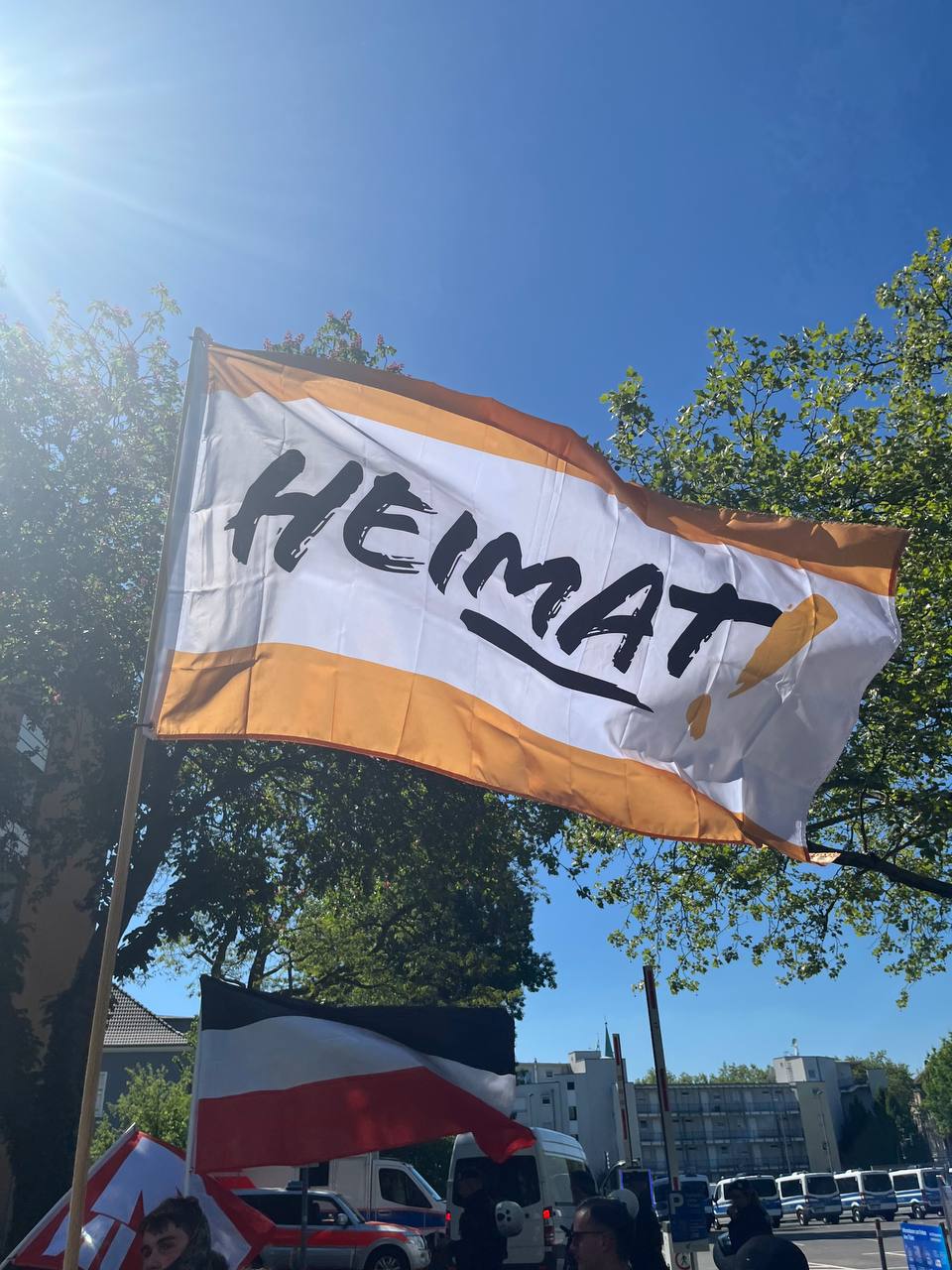 Heimatschützer auf der Straße