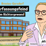 Karikatur von Frauke Brosius-Gersdorf mit dem Slogan „Verfassungsfeind im Richtergewand!“ vor dem Bundesverfassungsgericht – Kampagnenmotiv der Partei HEIMAT.