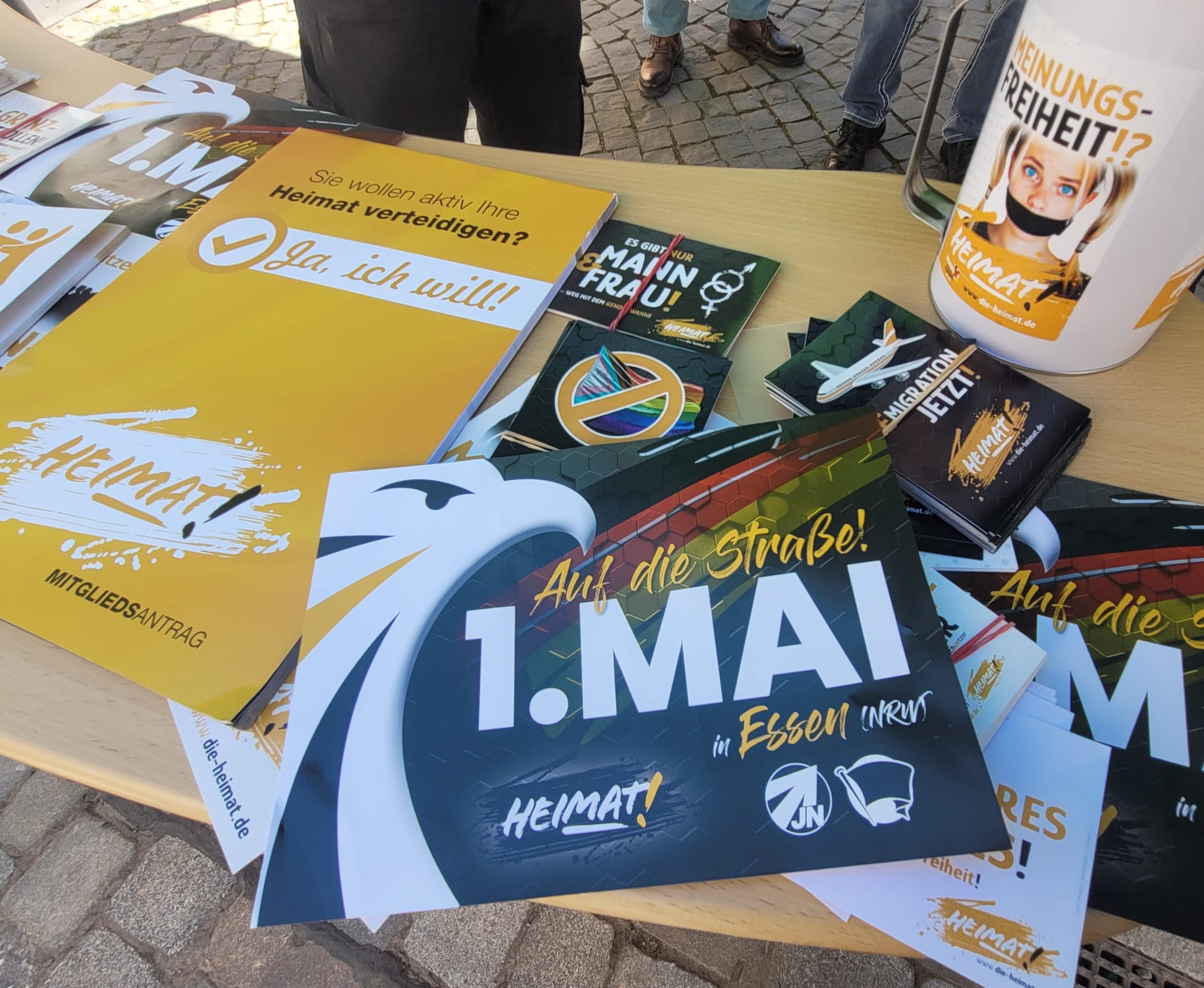 Infostand der Heimat Thüringen auf dem Marktplatz in Sömmerda, April 2026